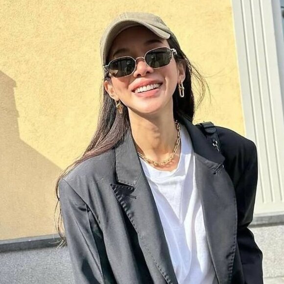 Gucci GG1593S 001 Sunglasses Endura Gold Oval Frame, Grey Lenses - Picture 1 of 13